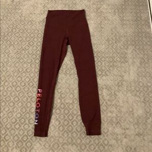 l lululemon peleton l size 4 l maroon l